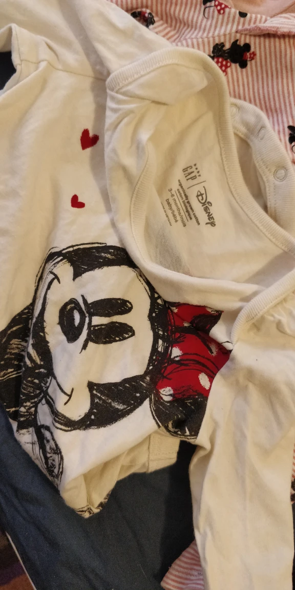 50 pieces of super cute 3-6mo clothes! GAP and Disney  image indicator(3)