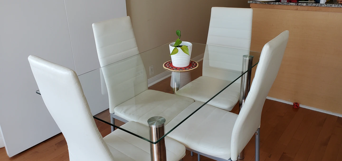 Well Maintained Dining Table Set for 4 - photo 2