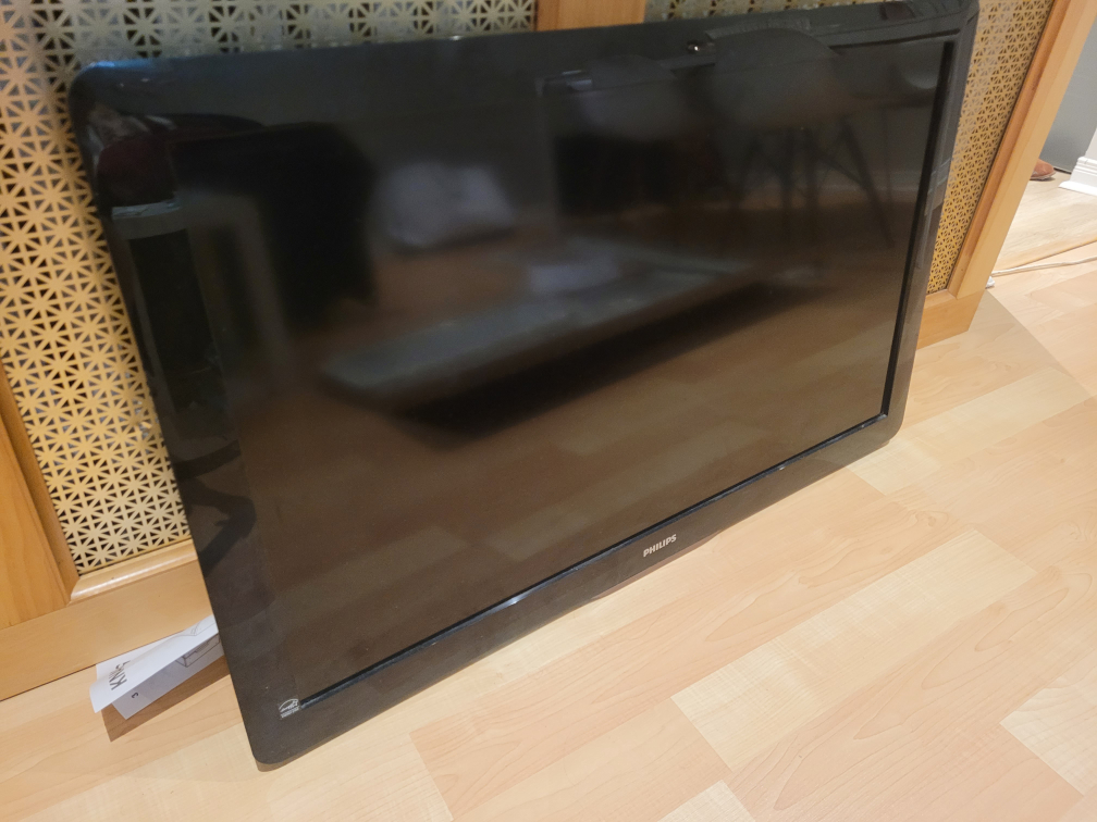 Philips 40 inch HD tv with wall mount  thumbnail