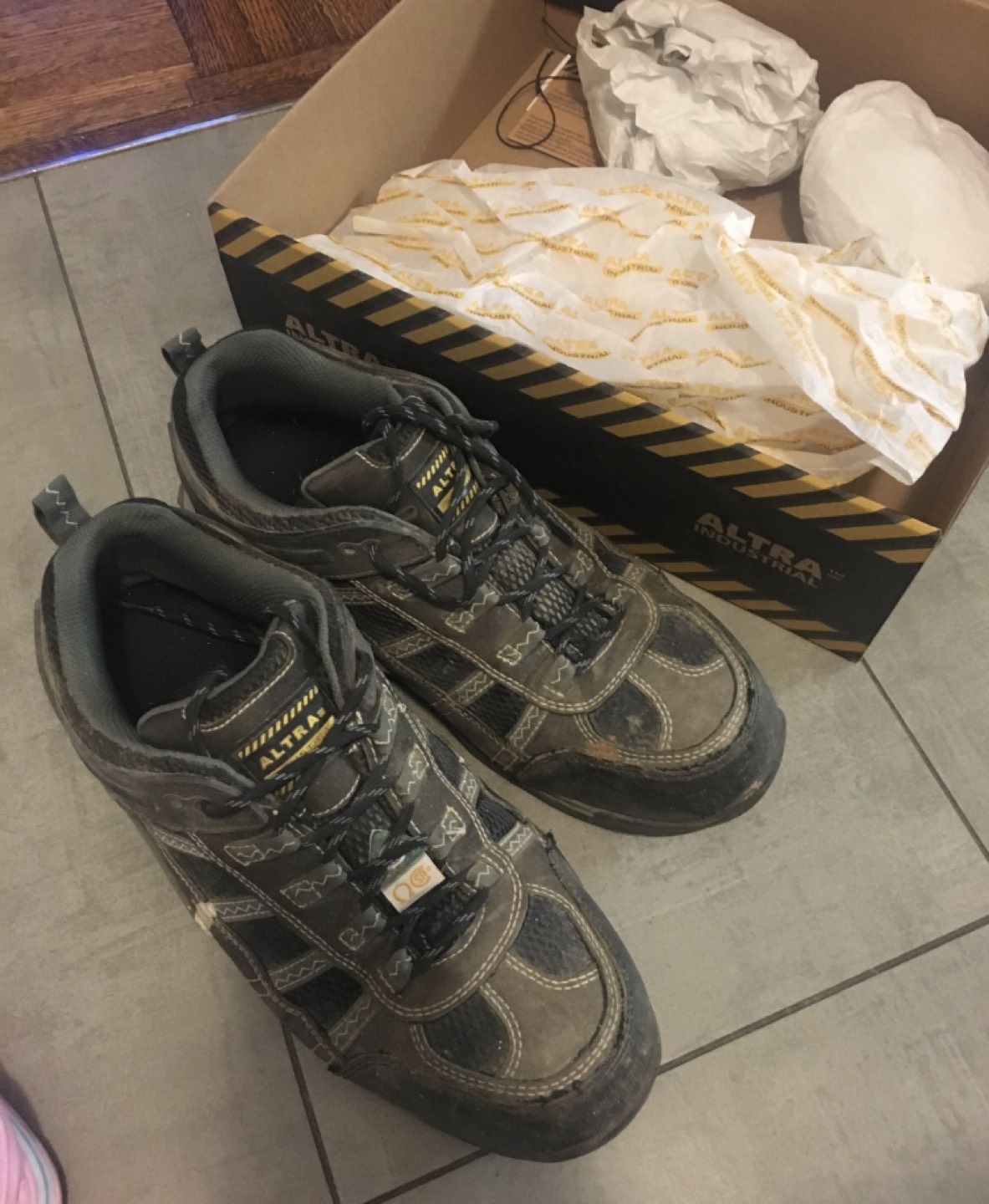 Safety shoes, work boots man