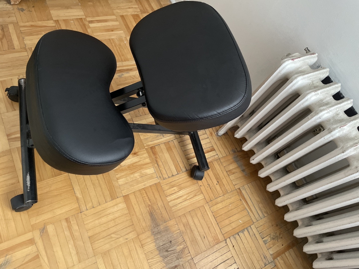 Kneeling chair - As good as new image indicator(2)