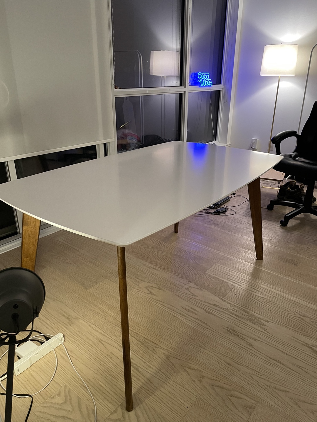 STRUCTUBE dining table