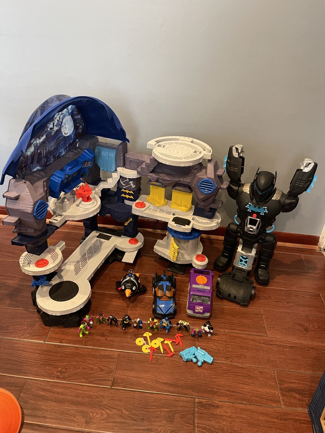 Batman super surround bat cave & batbot thumbnail