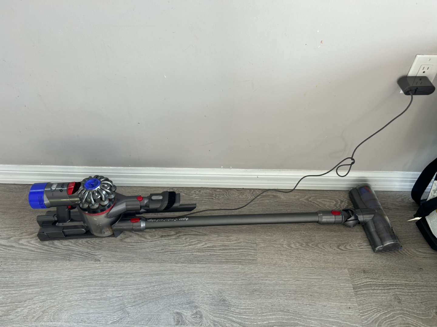 Dyson V7 cordless vaccum thumbnail