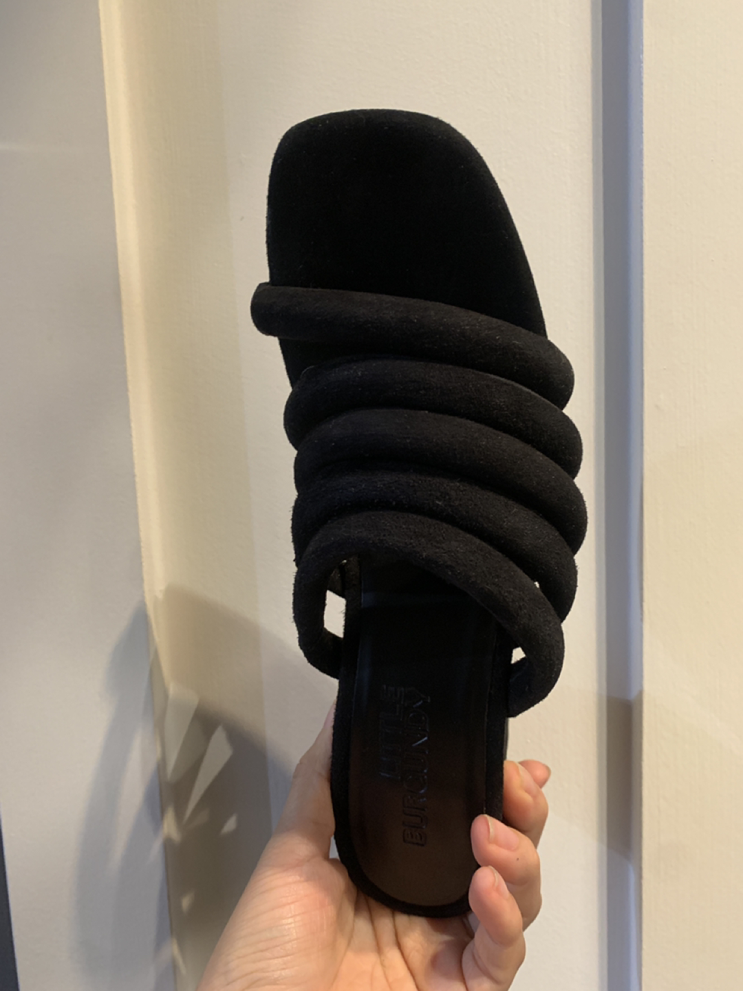 Little Burgundy Women’s Strappy Slippers image indicator(4)