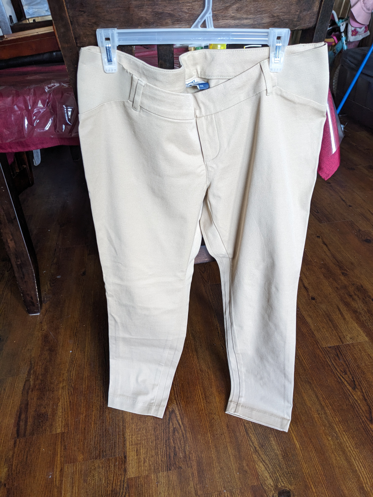 Maternity Capri's size 12 $30 both OBO - photo 3
