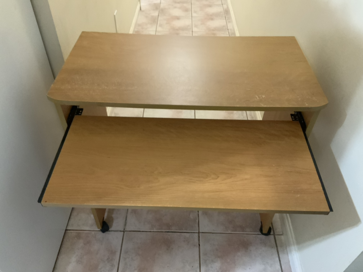 small desk with wheel #freecycle - photo 3