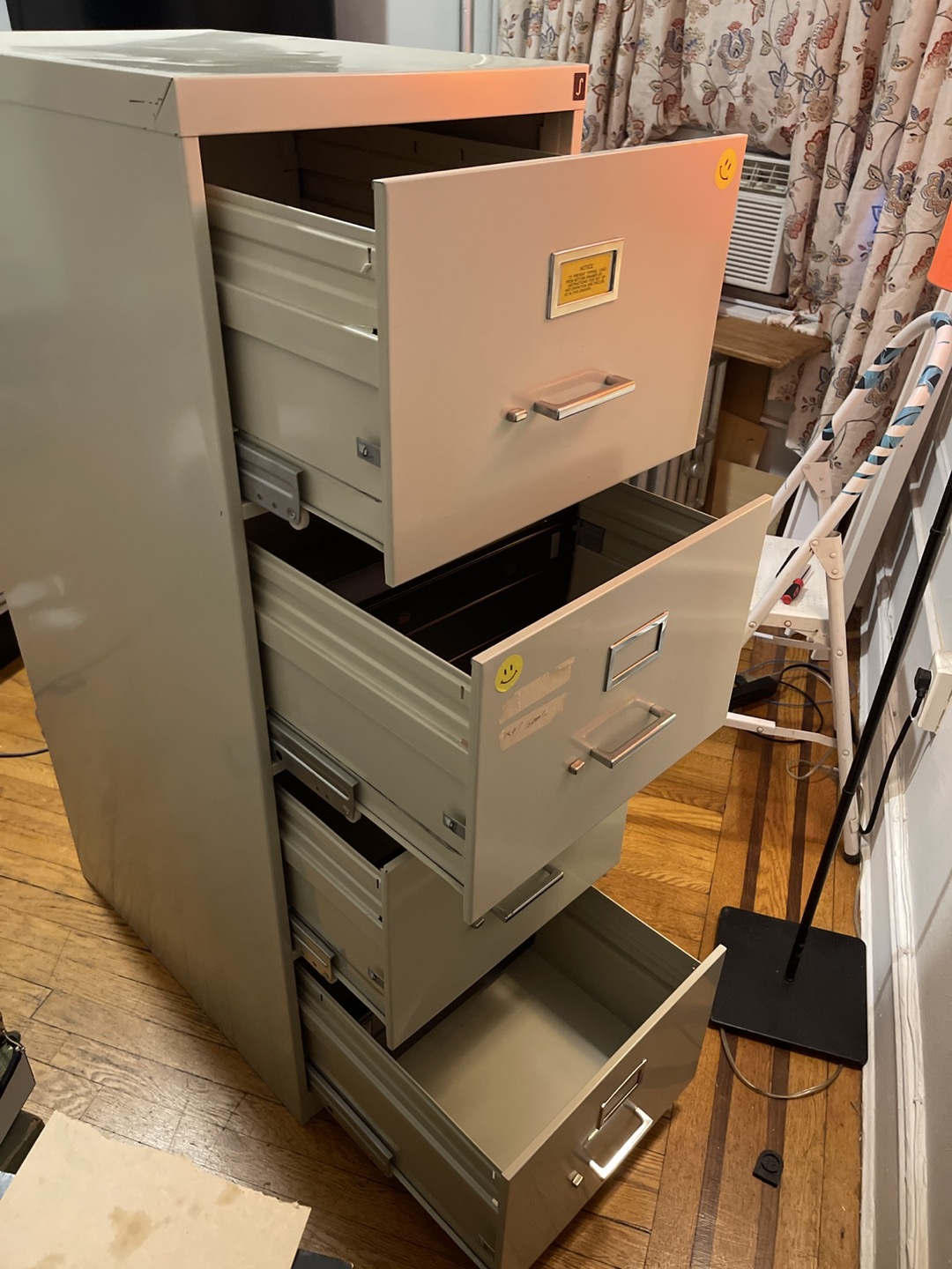 Metal file cabinet - photo 3