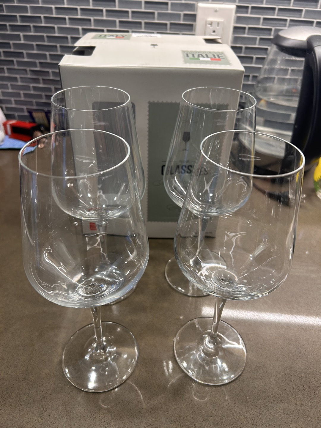 Wine glasses (set of 4)