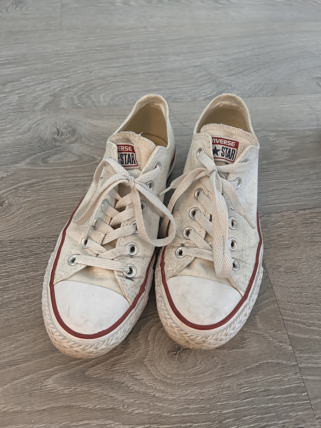 Converse (women’s size 7)