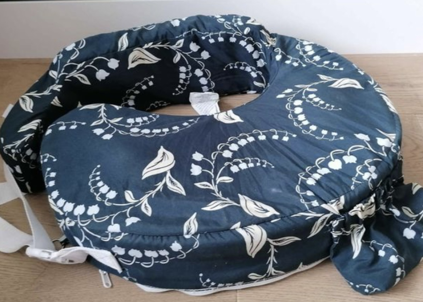 Breastfeeding pillow thumbnail