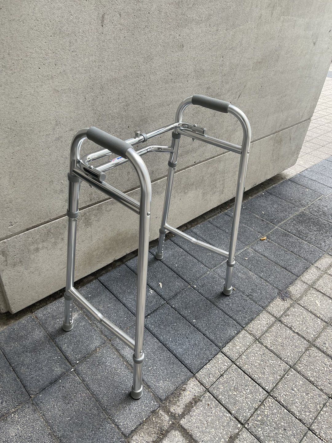 Folding walker image indicator(2)