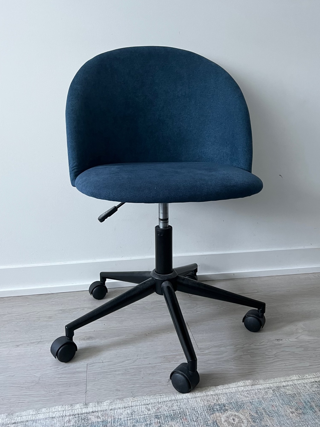 Barely used office chair - photo 5