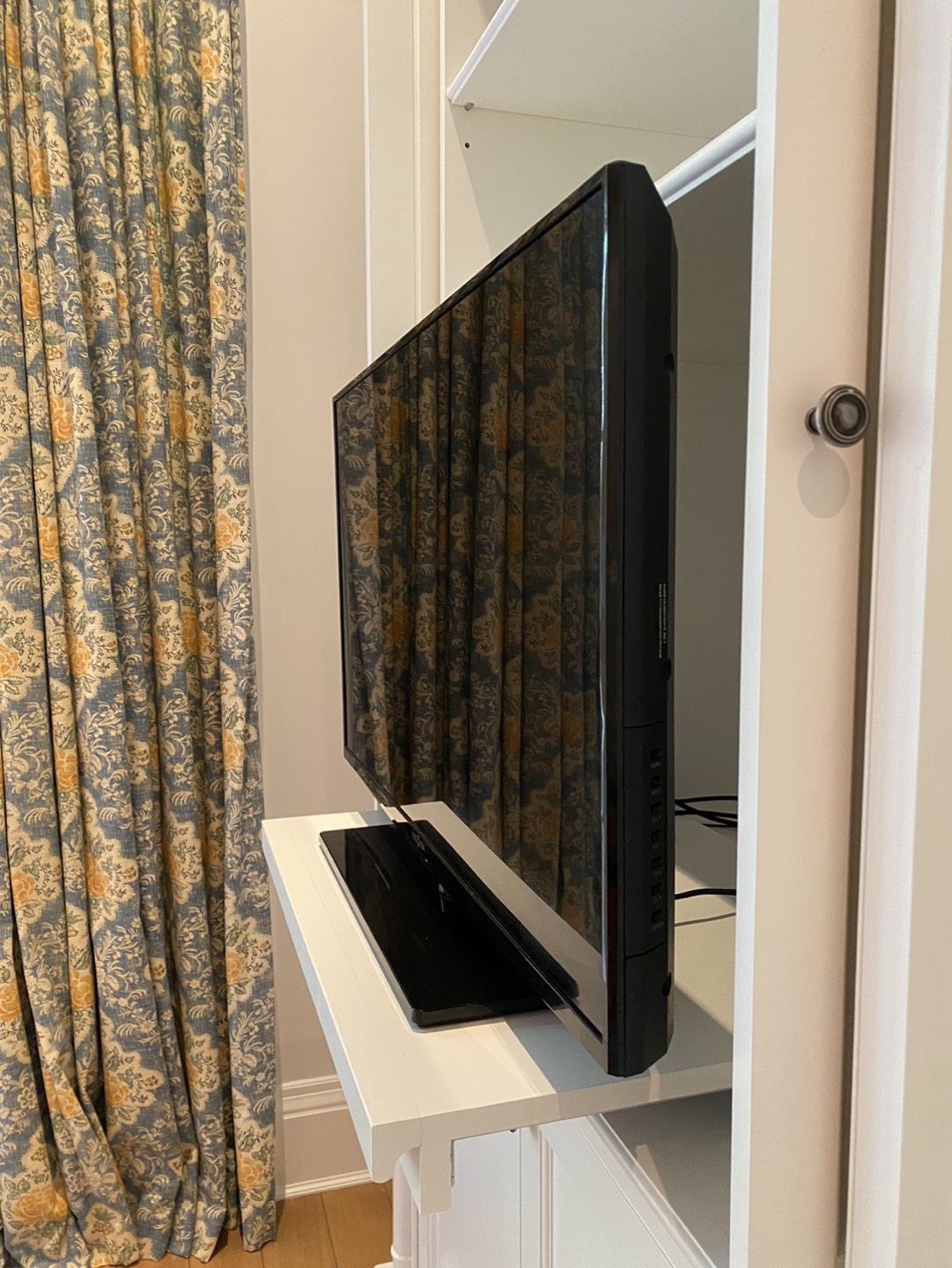 TV - 39" Class (38-1/2" Diag.) - LCD - 1080p - 60Hz - HDTV - photo 2