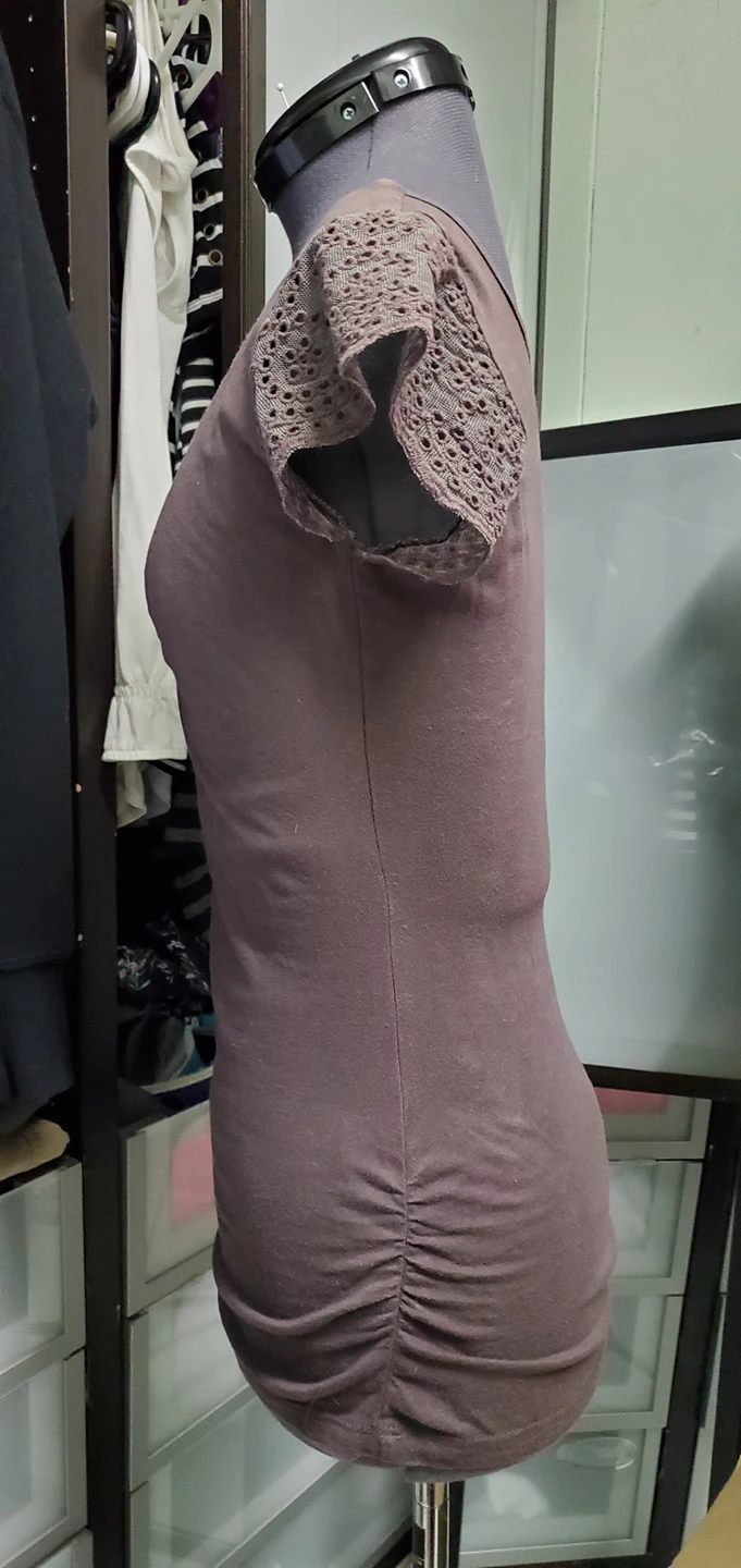 Brown lace-sleeved shirt image indicator(3)