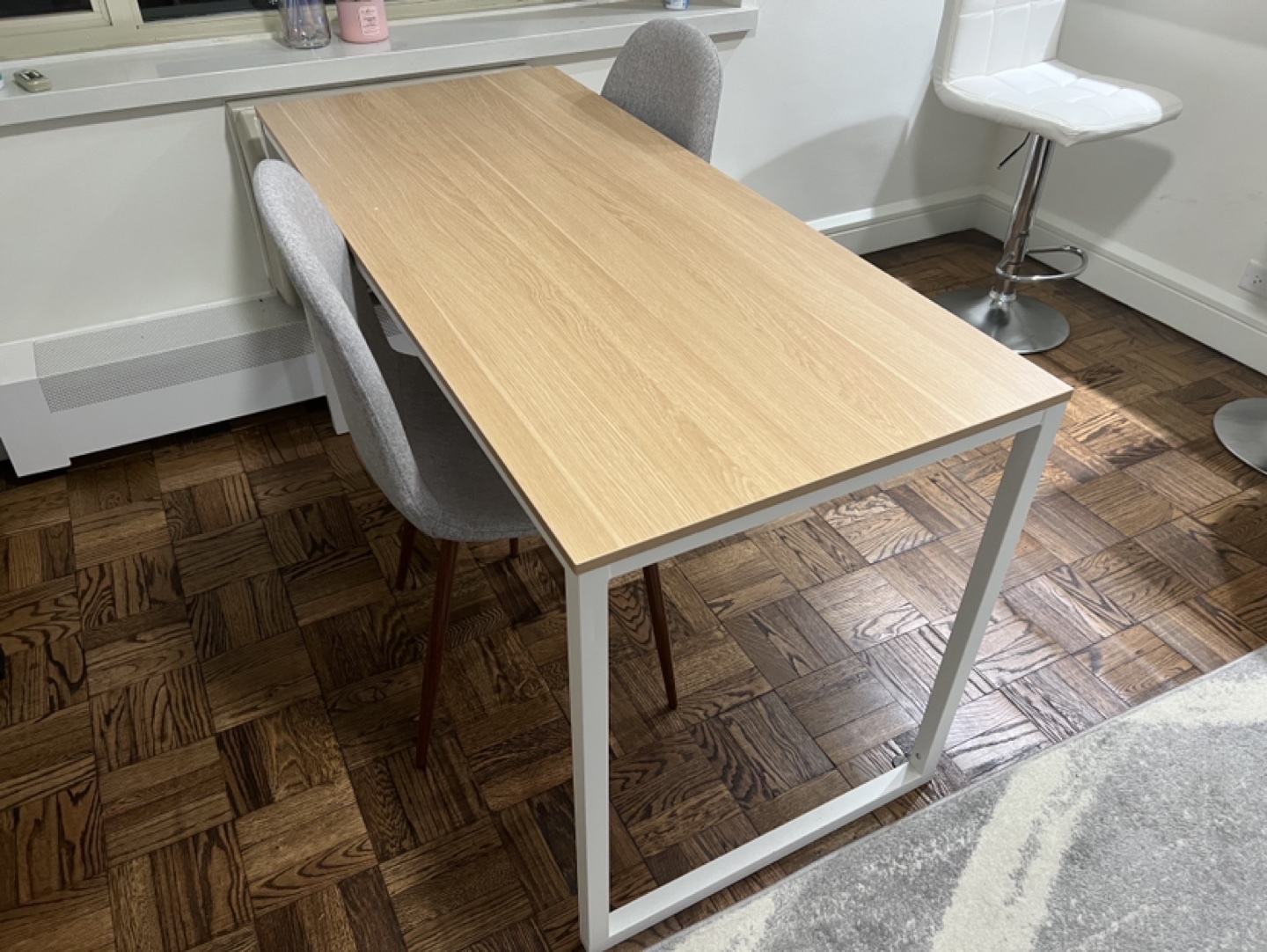 Desk/table - photo 2