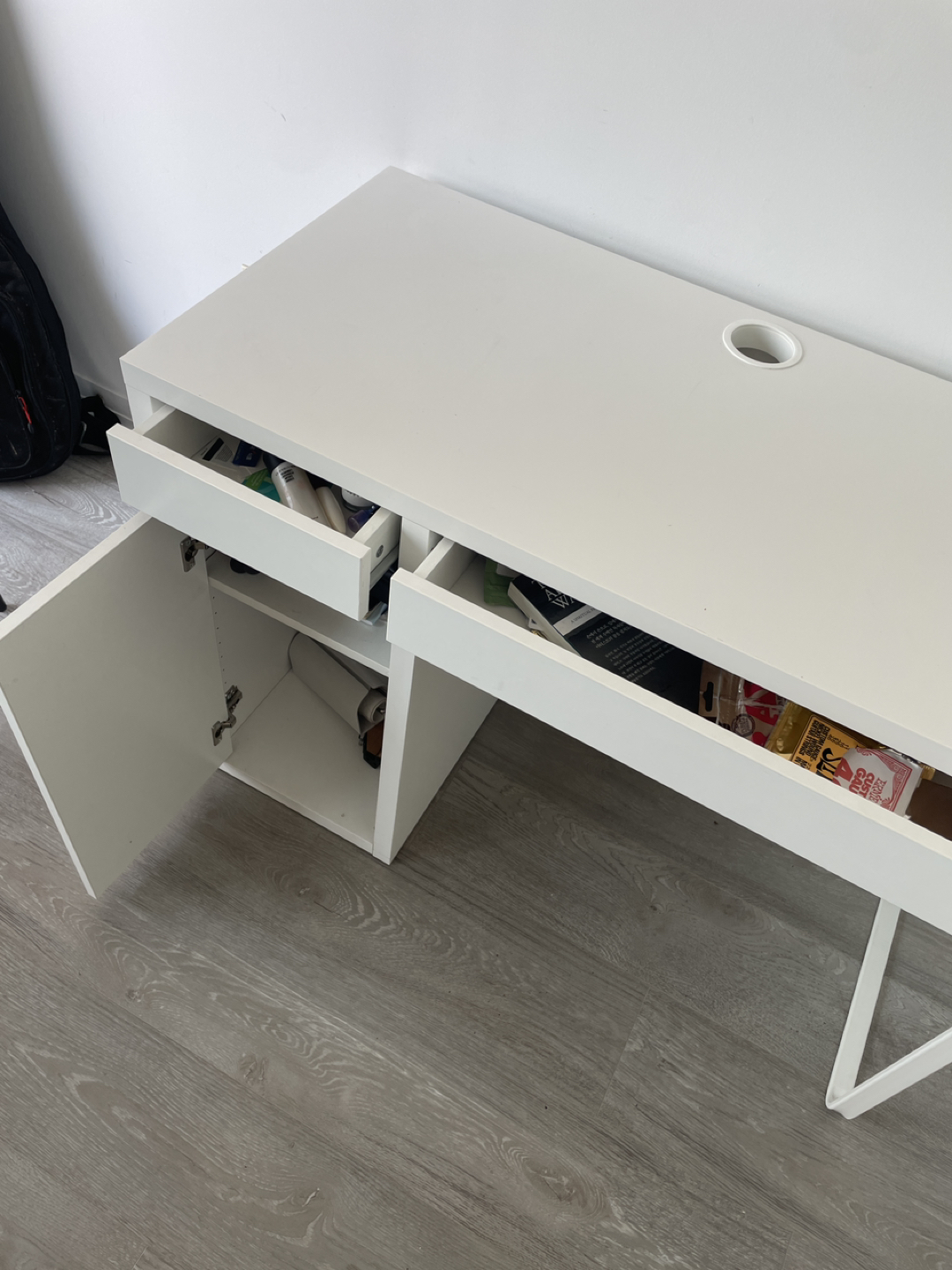 Ikea desk/ table+ chair image indicator(4)