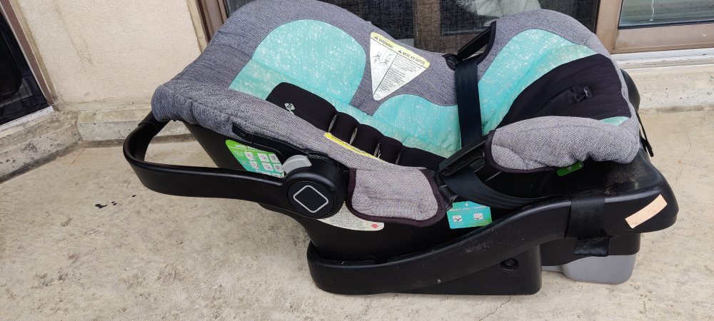 infant car seat  - photo 3
