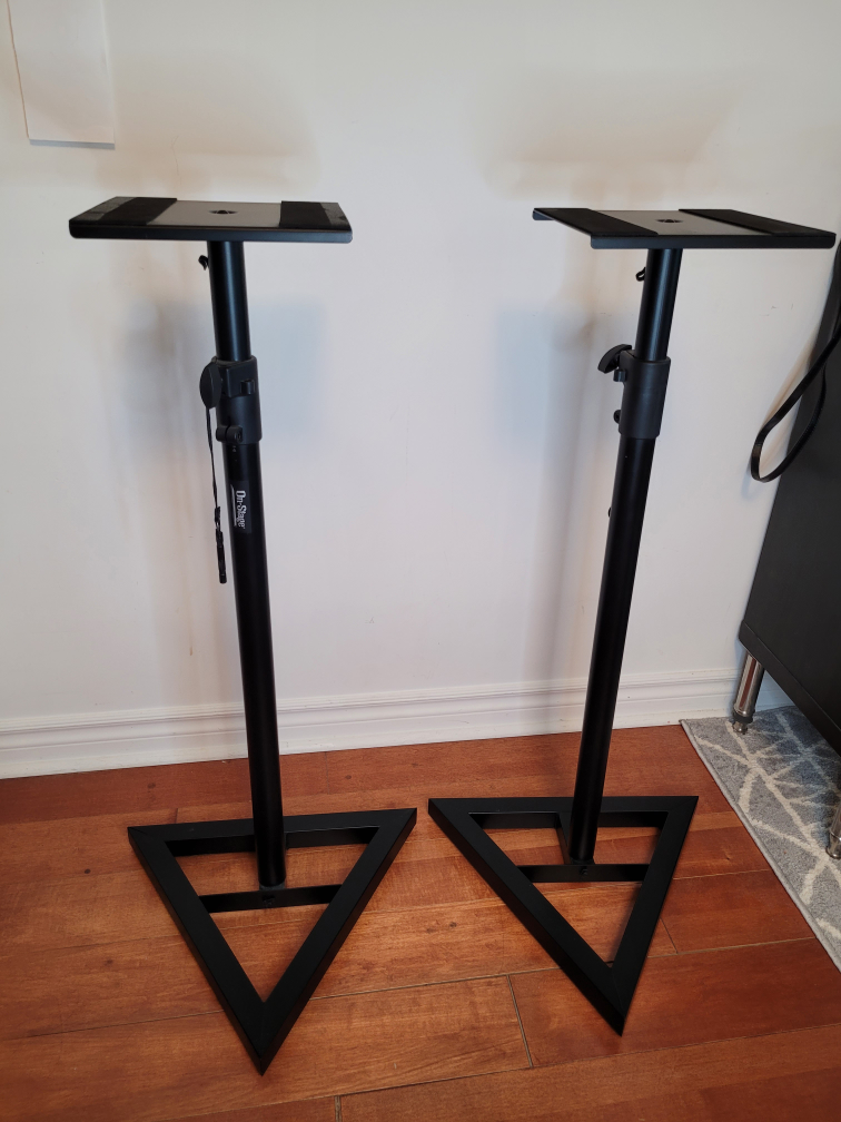 Studio Monitor Floor stands pairing