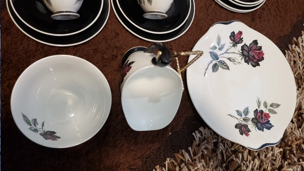 4 trio coffee/tea sets of Royal Albert's Masquerade image indicator(5)