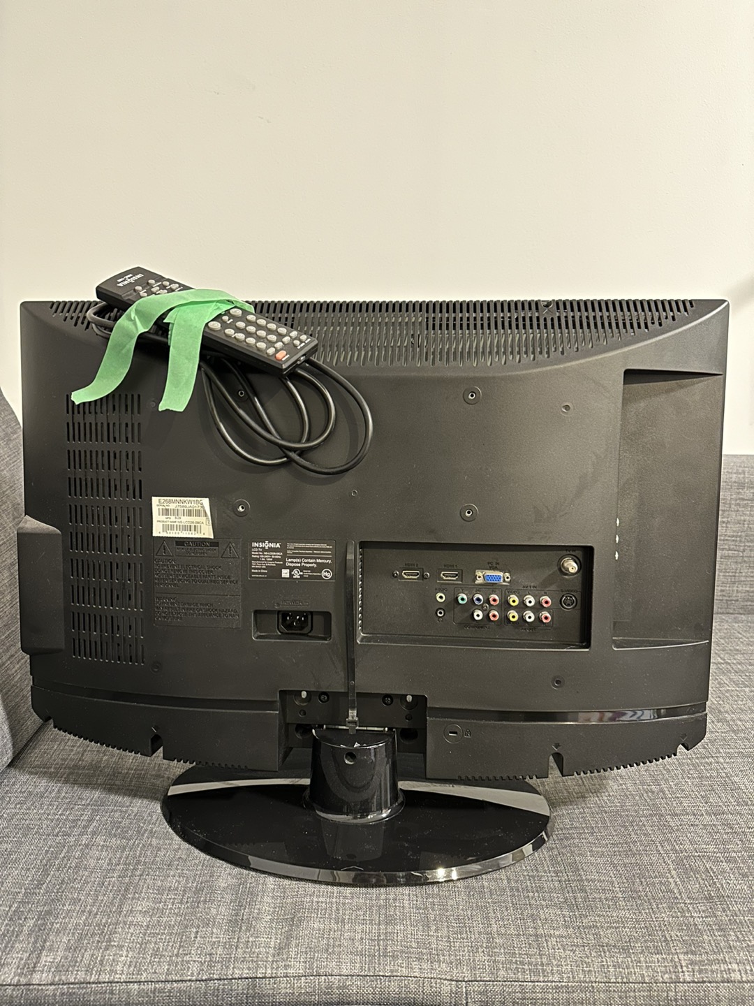 INSIGNIA 26" Display Monitor, remote control and plug - photo 2