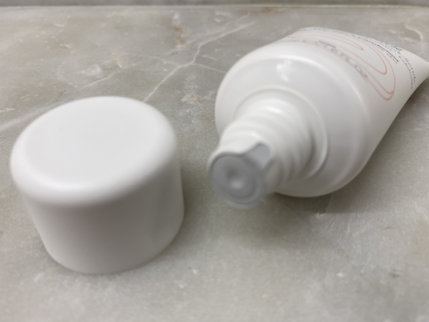 💰New/Sealed AVENE Cleanance Mask Scrub image indicator(3)