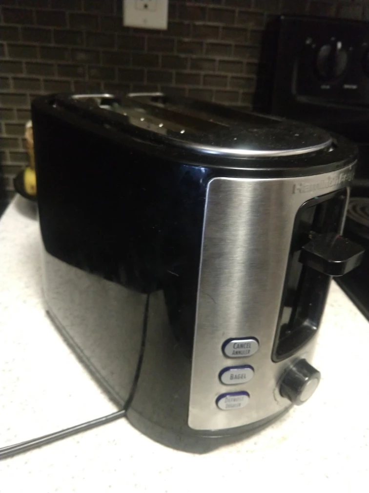 Hamilton Beach 2 slice toaster (moving sale) thumbnail