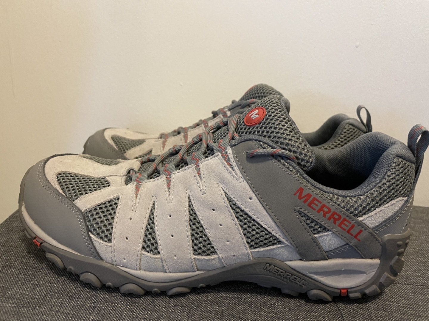 Merrell Men’s size US 10 Hiking shoes  Model J033017.