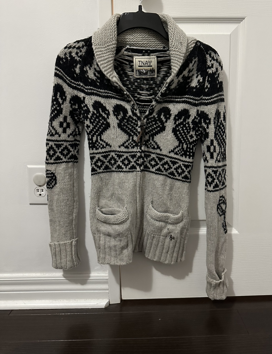 TNA xs lambswool sweater 💰
