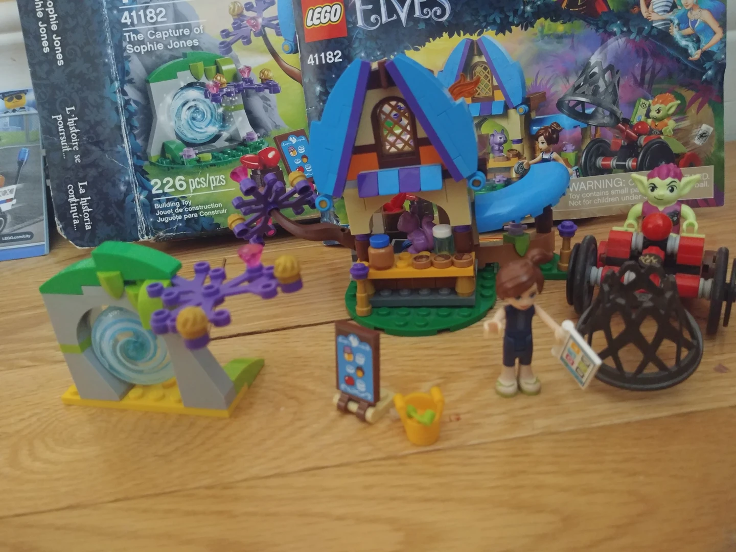 Lego Elves The Capture of Sophie Jones image indicator(5)