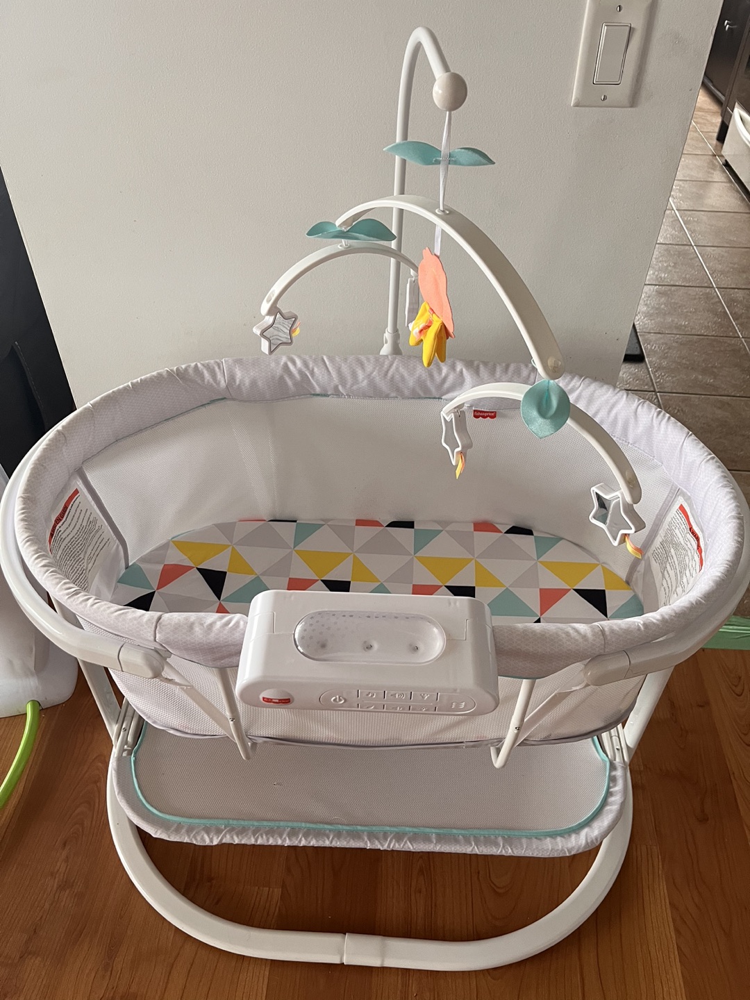 Fisher-Price Soothing Motions Bassinet thumbnail