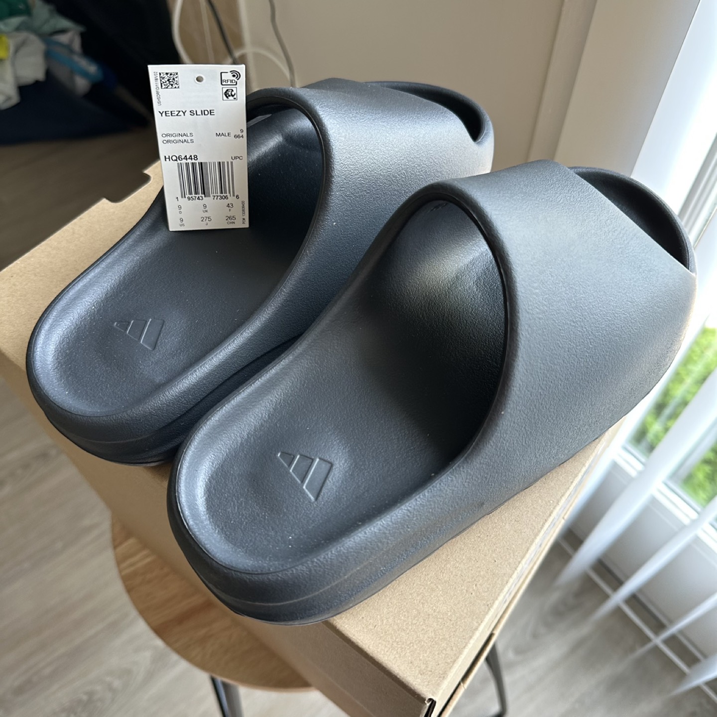 Adidas YEEZY Slides ONYX image indicator(5)