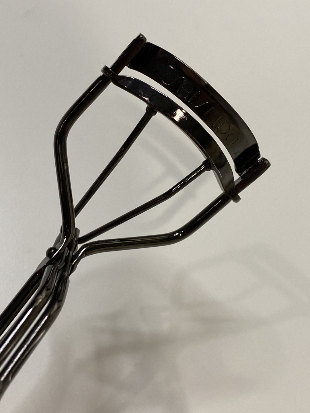 shiseido eyelash curler thumbnail