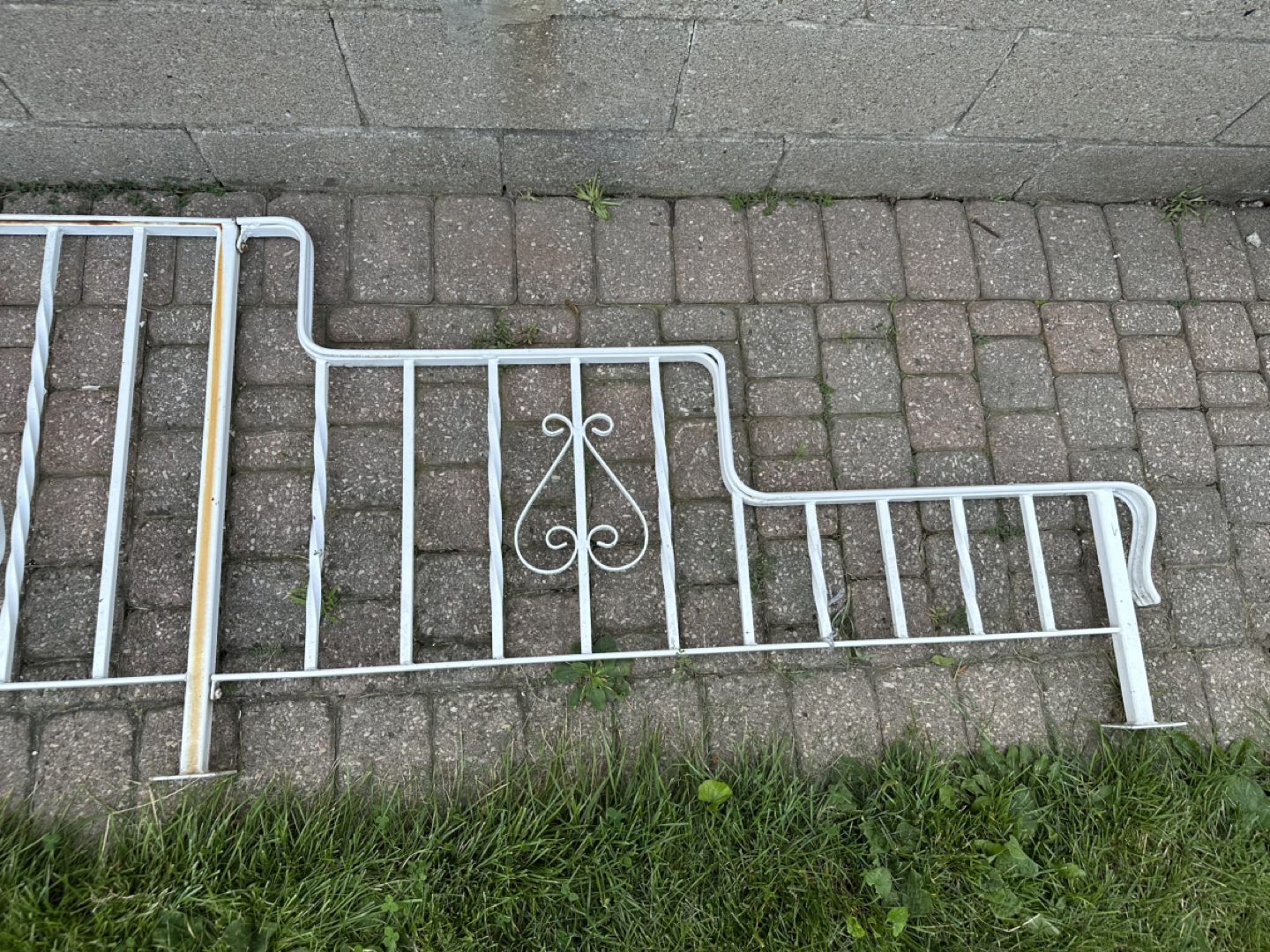 White outdoor railing - photo 3