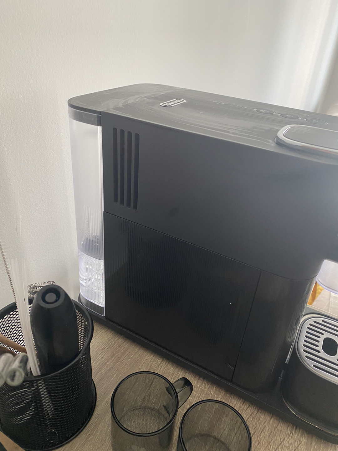 Nespresso ® Lattissima One Black Espresso Machine by De'Longhi ® image indicator(4)