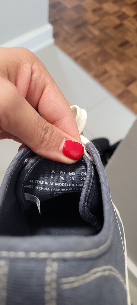 AE Sneaker Size 6 - photo 3