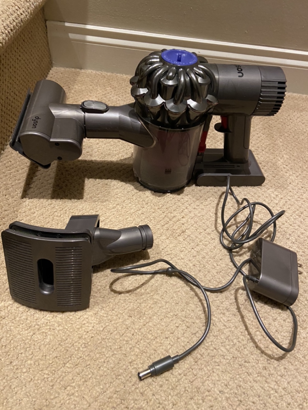 Dyson V6 slim vacuum  with charger & attachment image indicator(2)