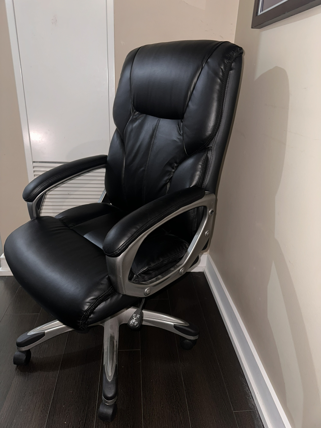 Ergonomic office leather chair - photo 3