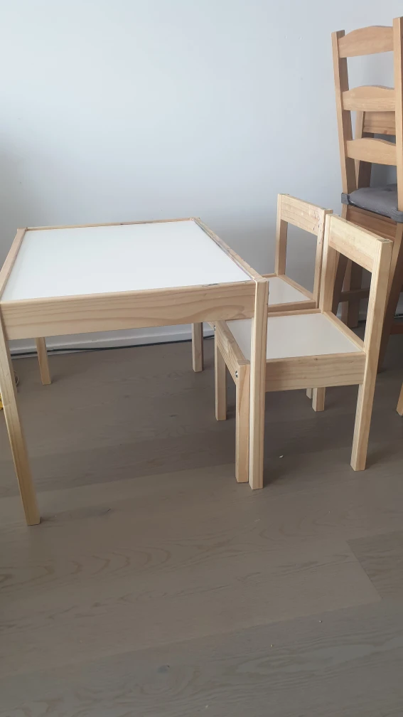 ikea kids table with 2 chairs image indicator(2)