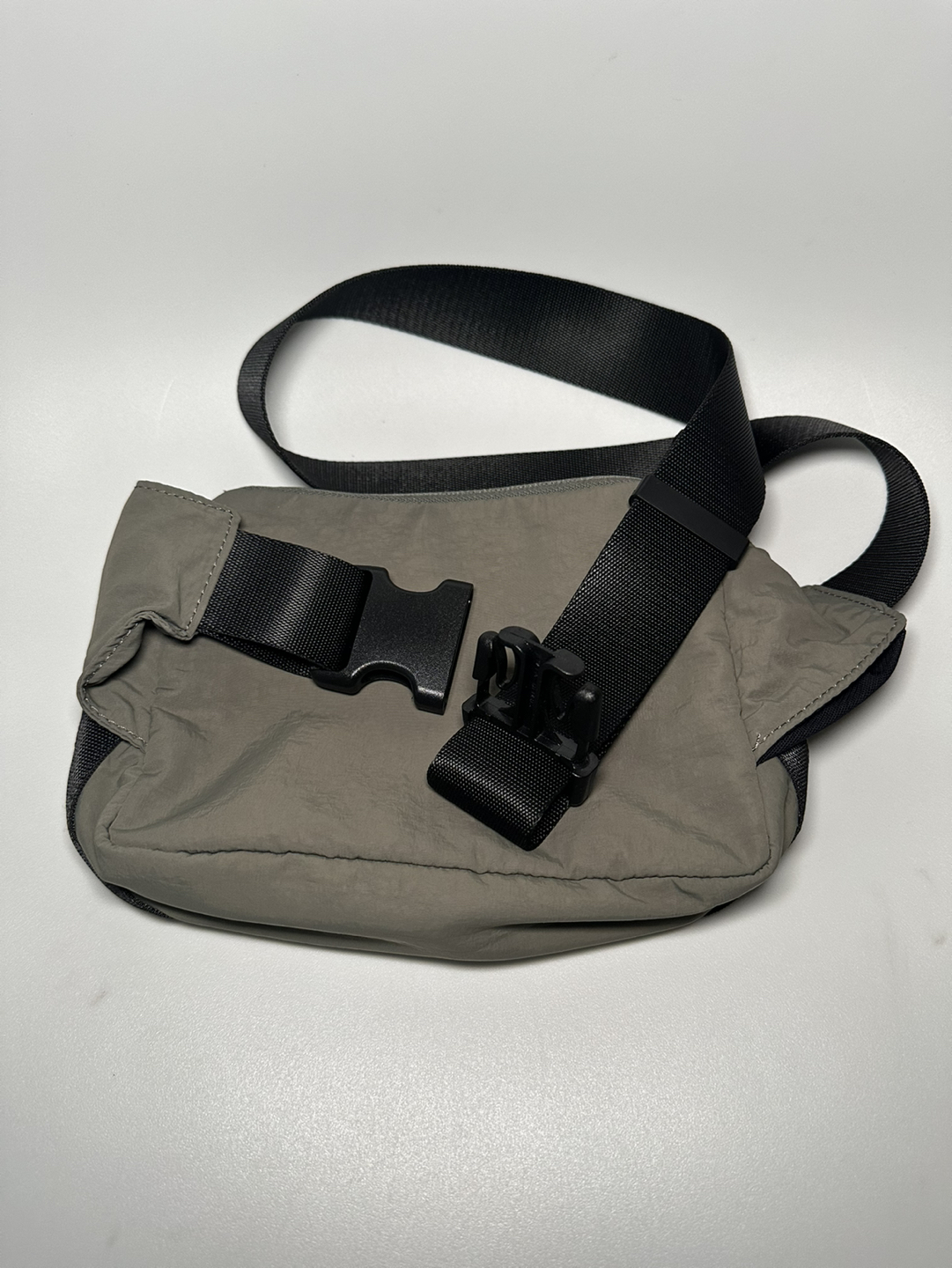 Lululemon - Clean Lines Belt Bag 2L - Green Sage image indicator(2)