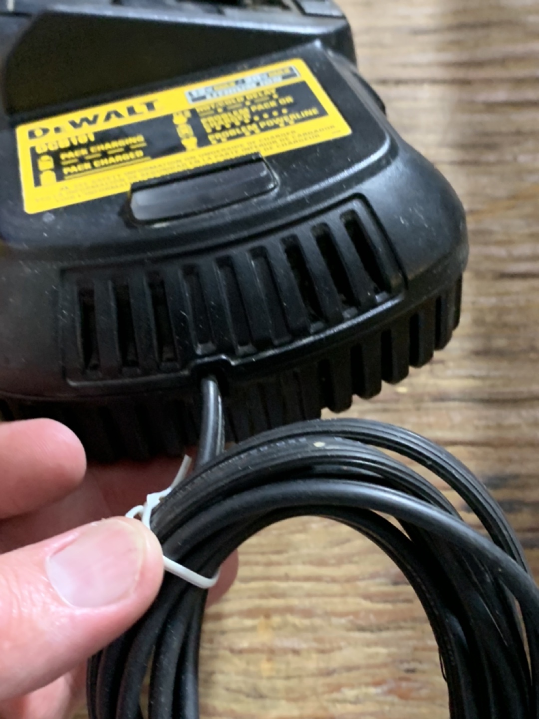 Dewalt power tool battery charger - photo 3