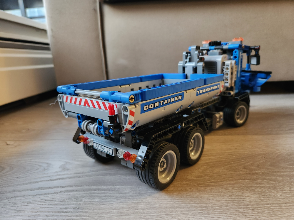 Lego Technic 8052 container truck  - photo 4