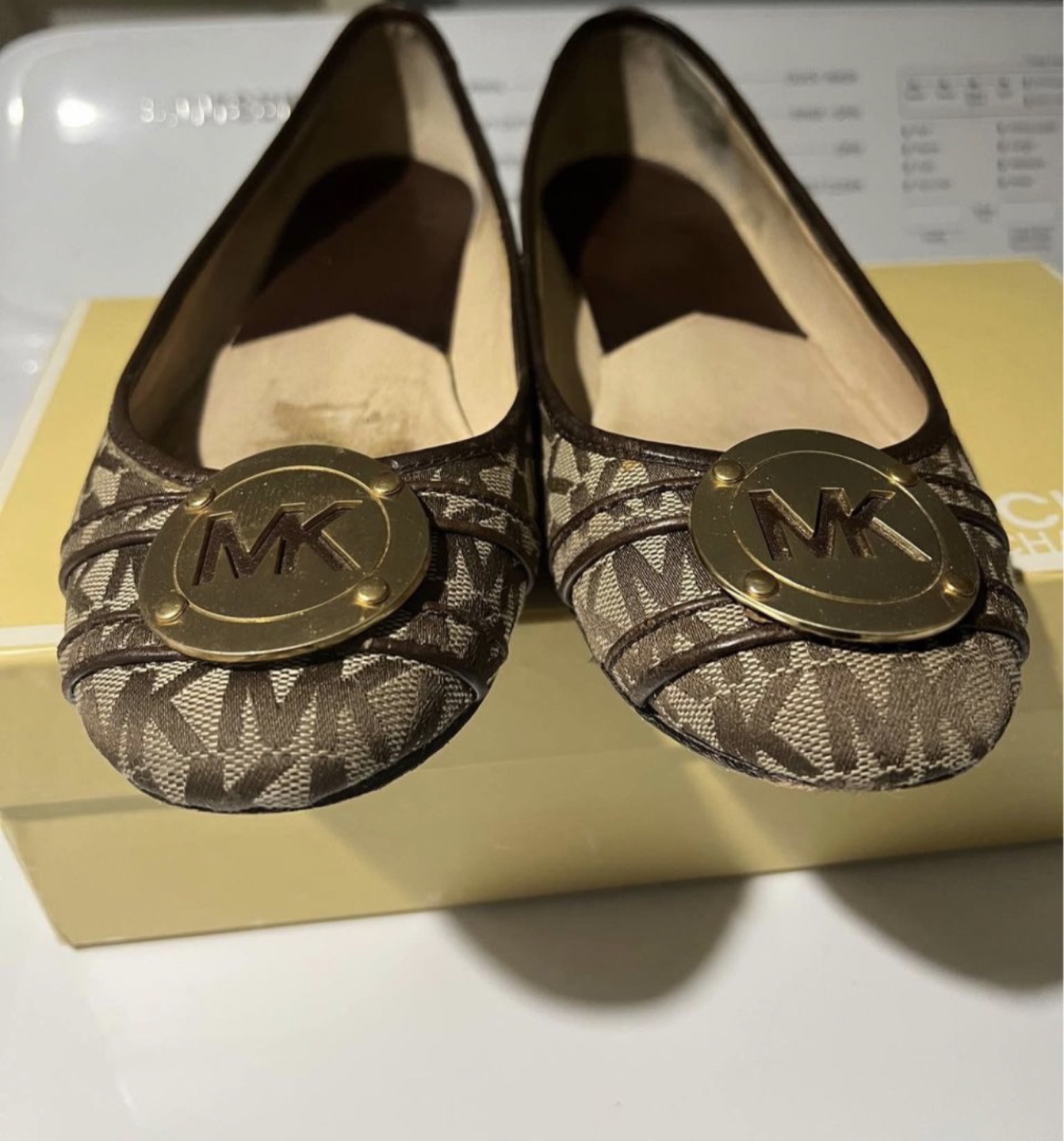 MK shoes for women size 7.5 image indicator(6)