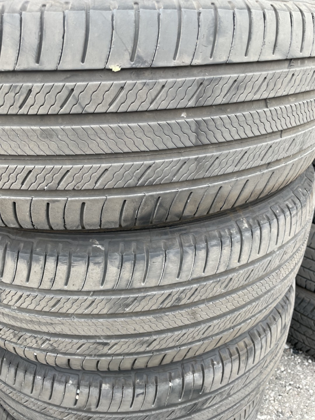 235/55R20 Michelin Premier tires in good condition image indicator(2)