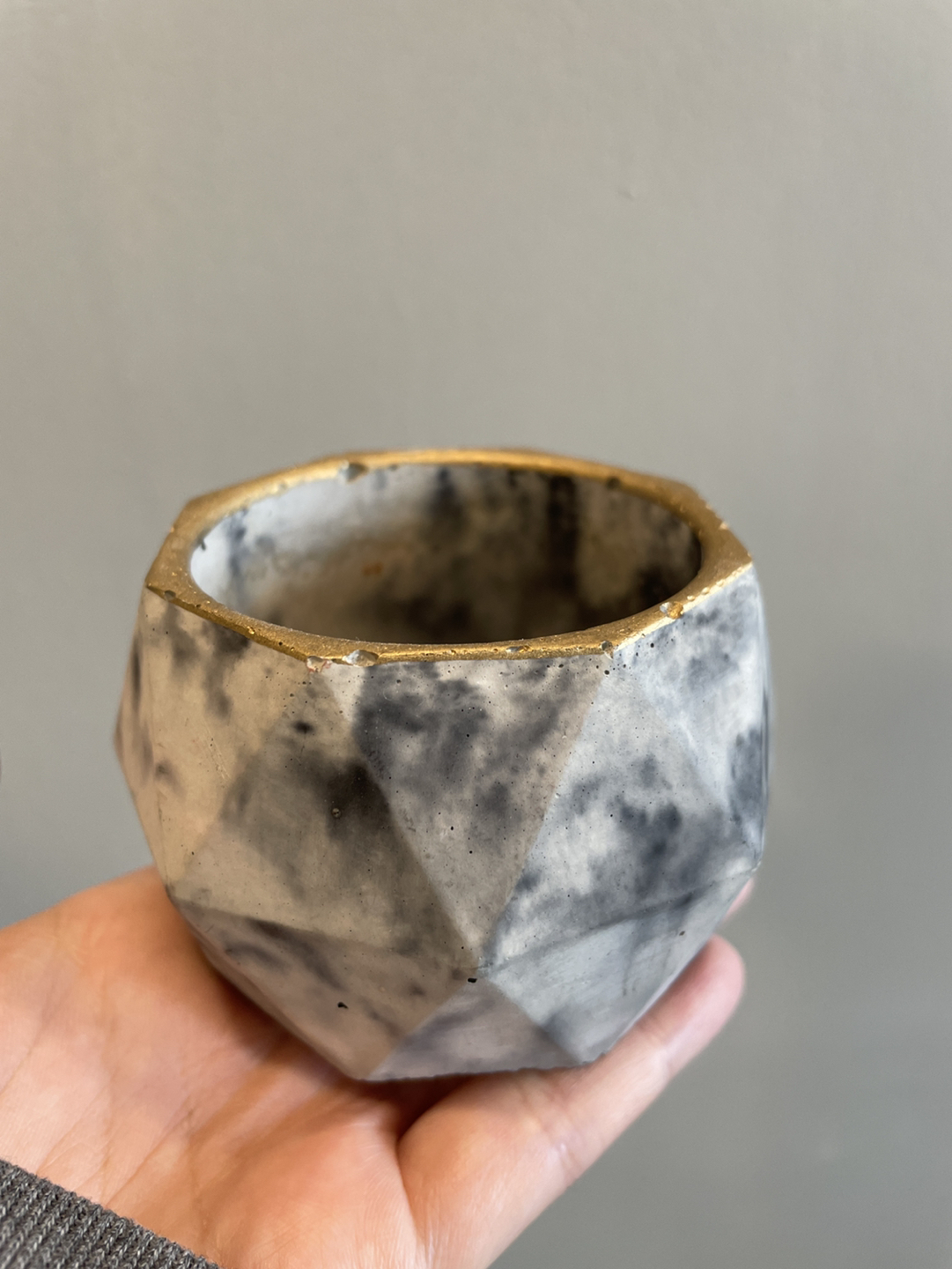 plant pot (free with other purchases)
