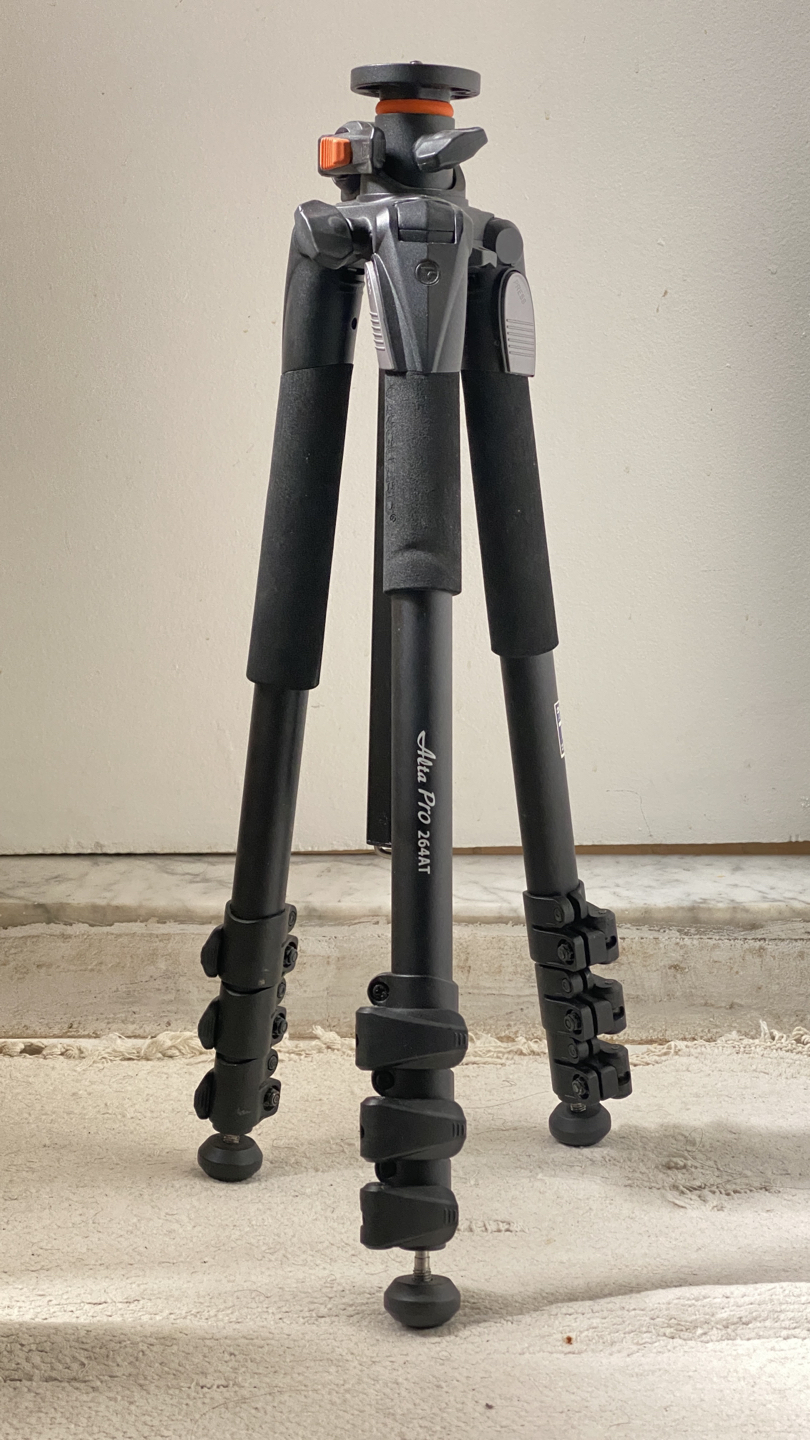 Vanguard Alta Pro 264AT - Professional tripod.