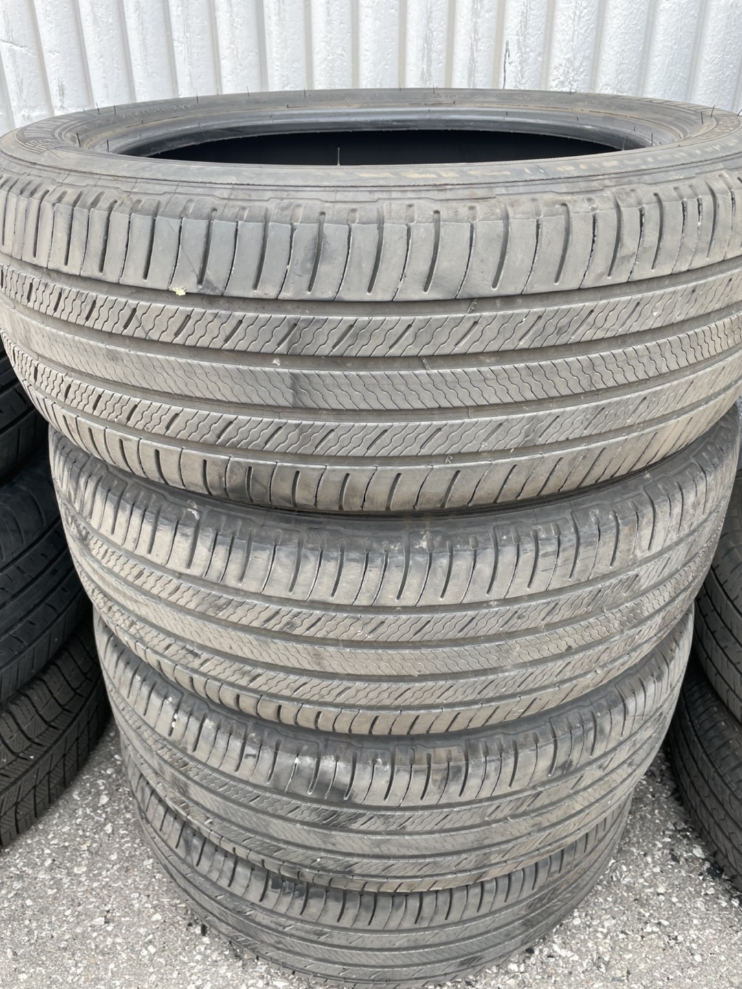 235/55R20 Michelin Premier tires in good condition image indicator(5)