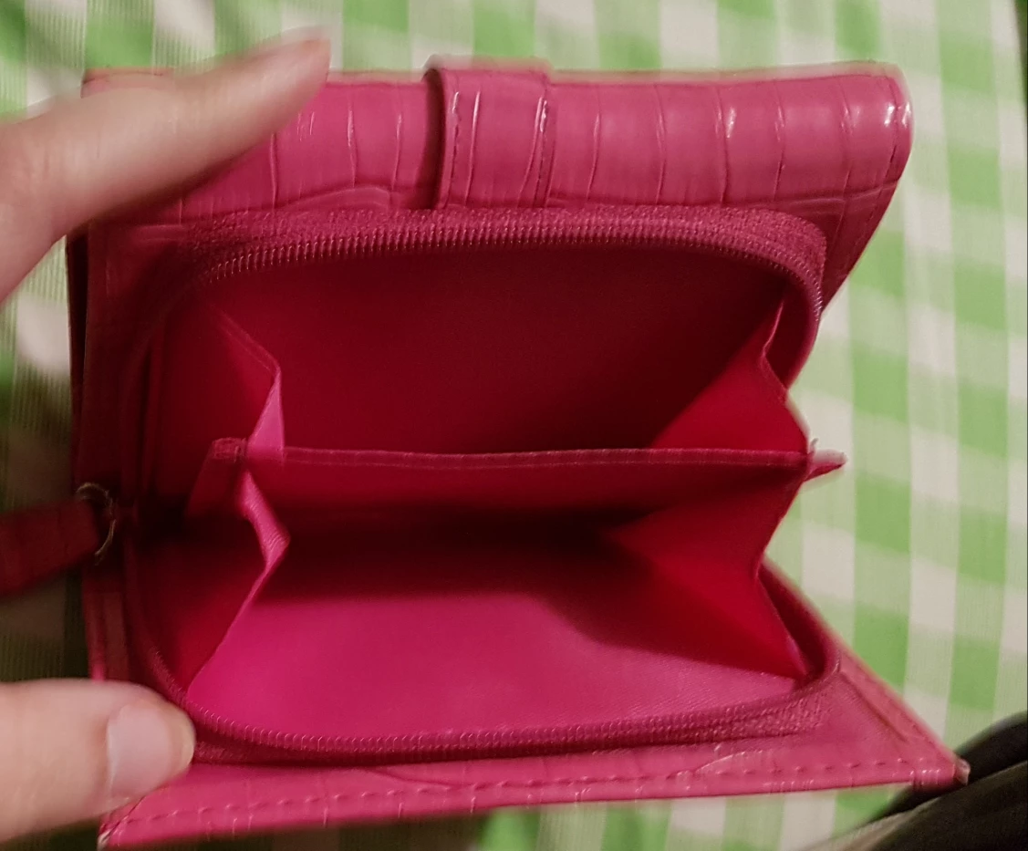 HOT PINK WALLET🏈 image indicator(4)