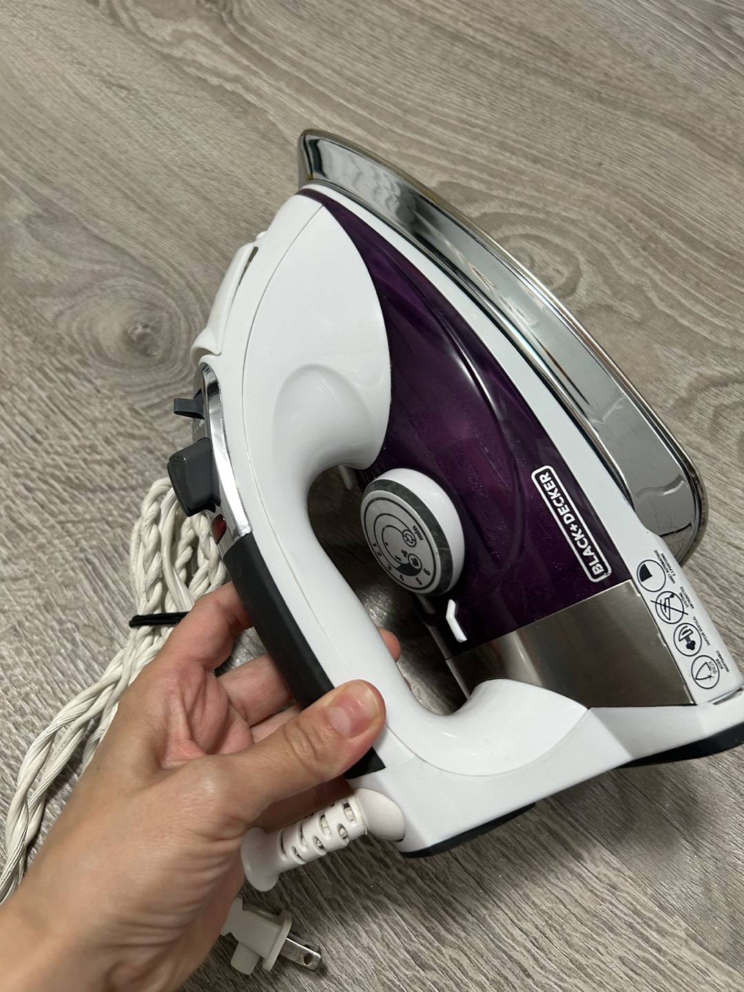 Iron black and decker thumbnail