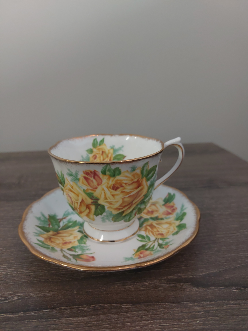 Cups and Saucers Royal Albert and Royal Stafford - photo 3